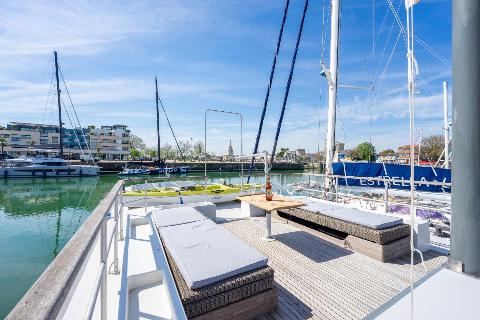 Bateau-hôtel Nomad *